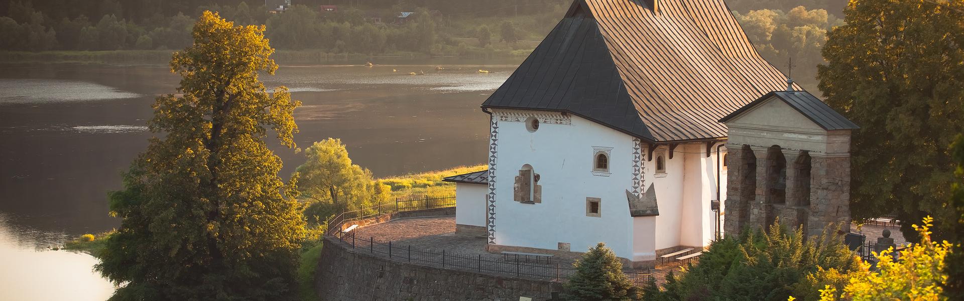 Sanktuarium świętych Pustelników Andrzeja Świerada i Benedykta nad jeziorem Tropie